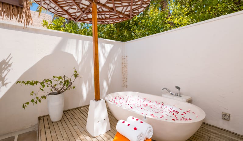 OZEN LIFE MAADHOO, Earth Villa Bathtub